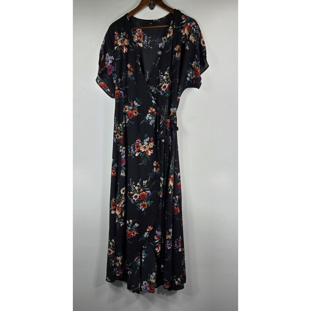 Bobeau Women's Size 1X Black with Floral Midi Wrap‎ Dress